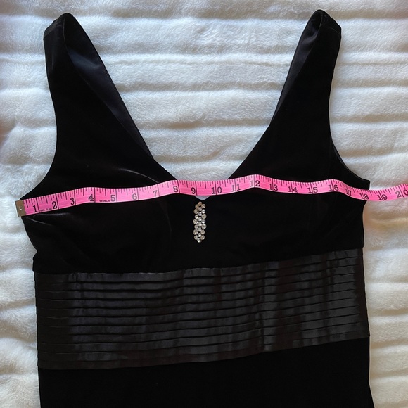 COLDWATER CREEK Black Velvet Sleeveless V-Neck Long Embellished Gown Size 12 - Picture 6 of 12